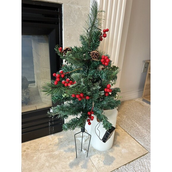 Set of 2 22” Outdoor Pathway Christmas Trees, Battery Operated Pre-Lit Holida - Picture 3 of 12